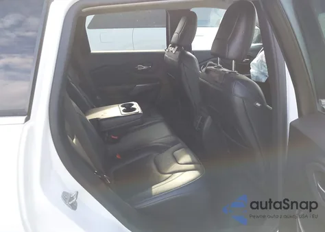 2022 Jeep Cherokee Latitude Lux 4X4 z USA, uszkodzony, nr VIN 1C4PJMMX7ND512722